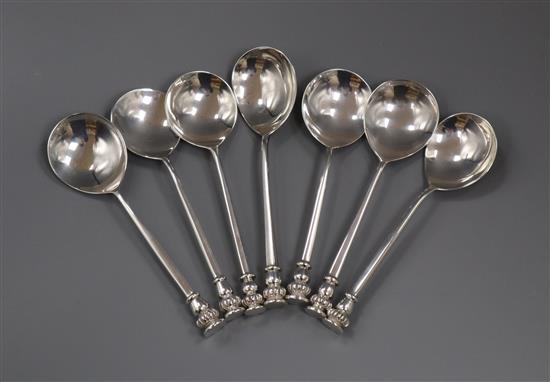 A modern matched set of seven silver seal top spoons by Rodney C. Pettit, London, 1984-1994, 11.5 oz.